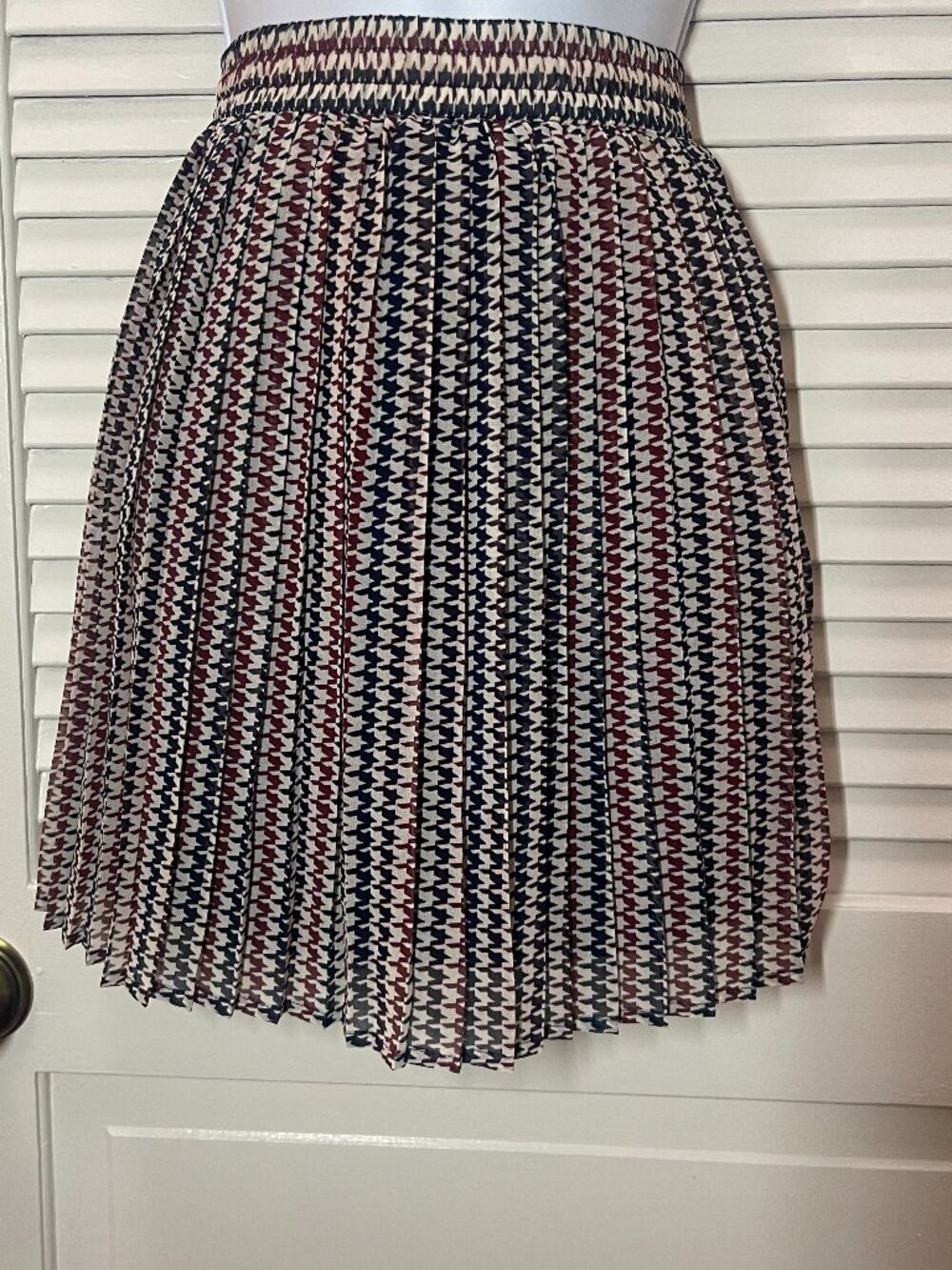 Forever 21 Pleated Geometric Print Mini Skirt Size M